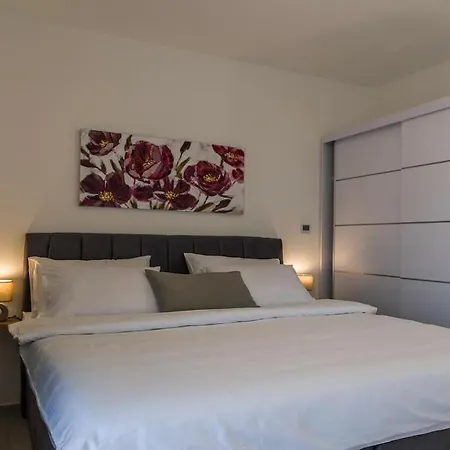 Celi Comfortable Villa Pula